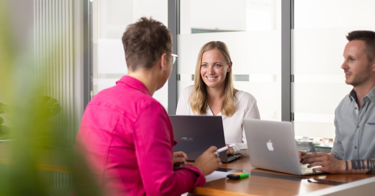 Mitarbeiter der Insolvenzverwalterkanzlei KÖSTERBERNER im Meeting