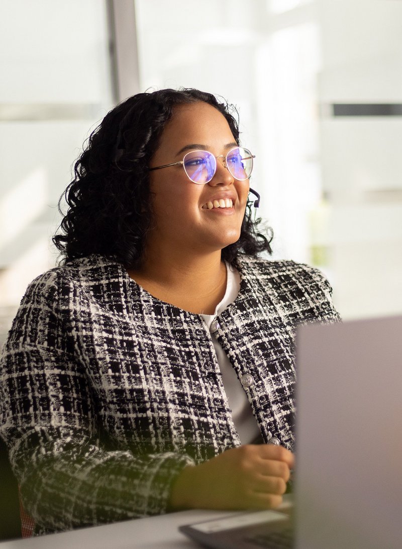 Anacary Azocar-Salazar im freundlichen Gespräch im Konferenzraum